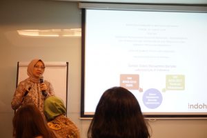 Mrs. Dr. Diah Iskandriati gave a presentation on the urgency of implementing SMBL in the University Laboratory